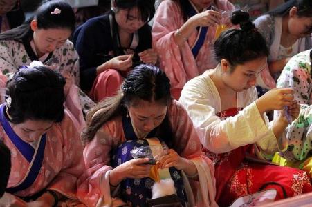 乞巧节有哪些传统风俗活动
